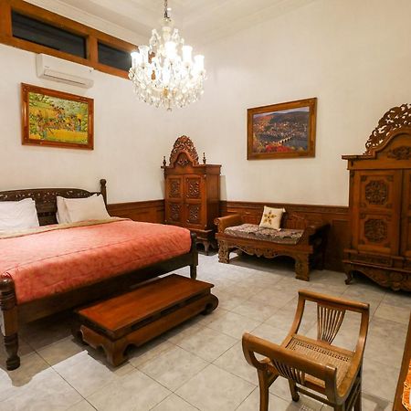 Rumah Pesik Art & Heritage Hotel Gondowulung ภายนอก รูปภาพ