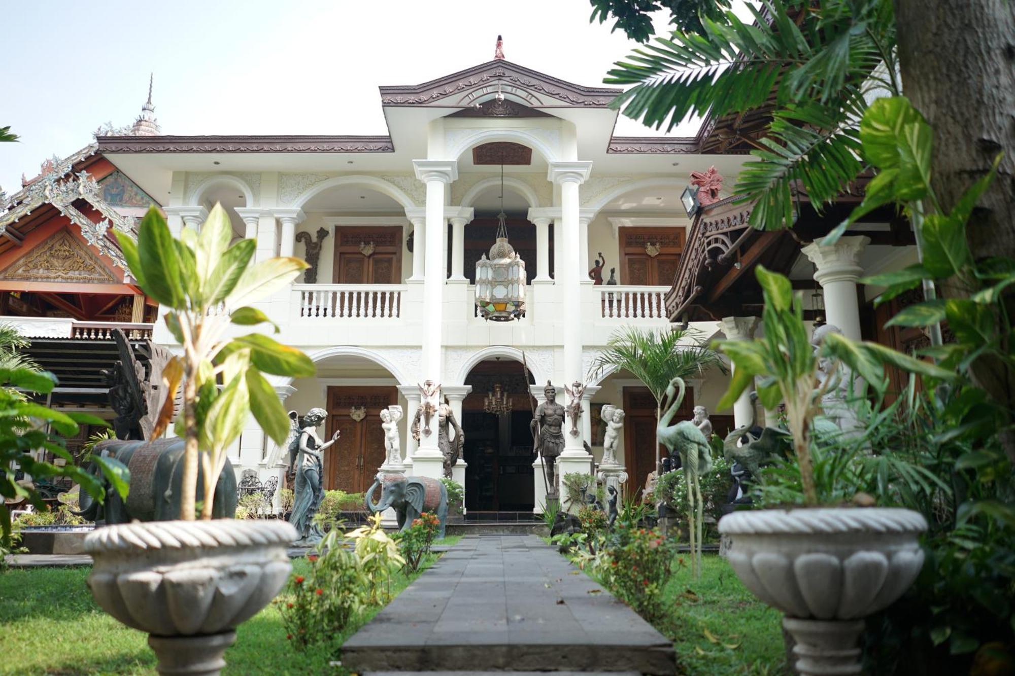 Rumah Pesik Art & Heritage Hotel Gondowulung ภายนอก รูปภาพ