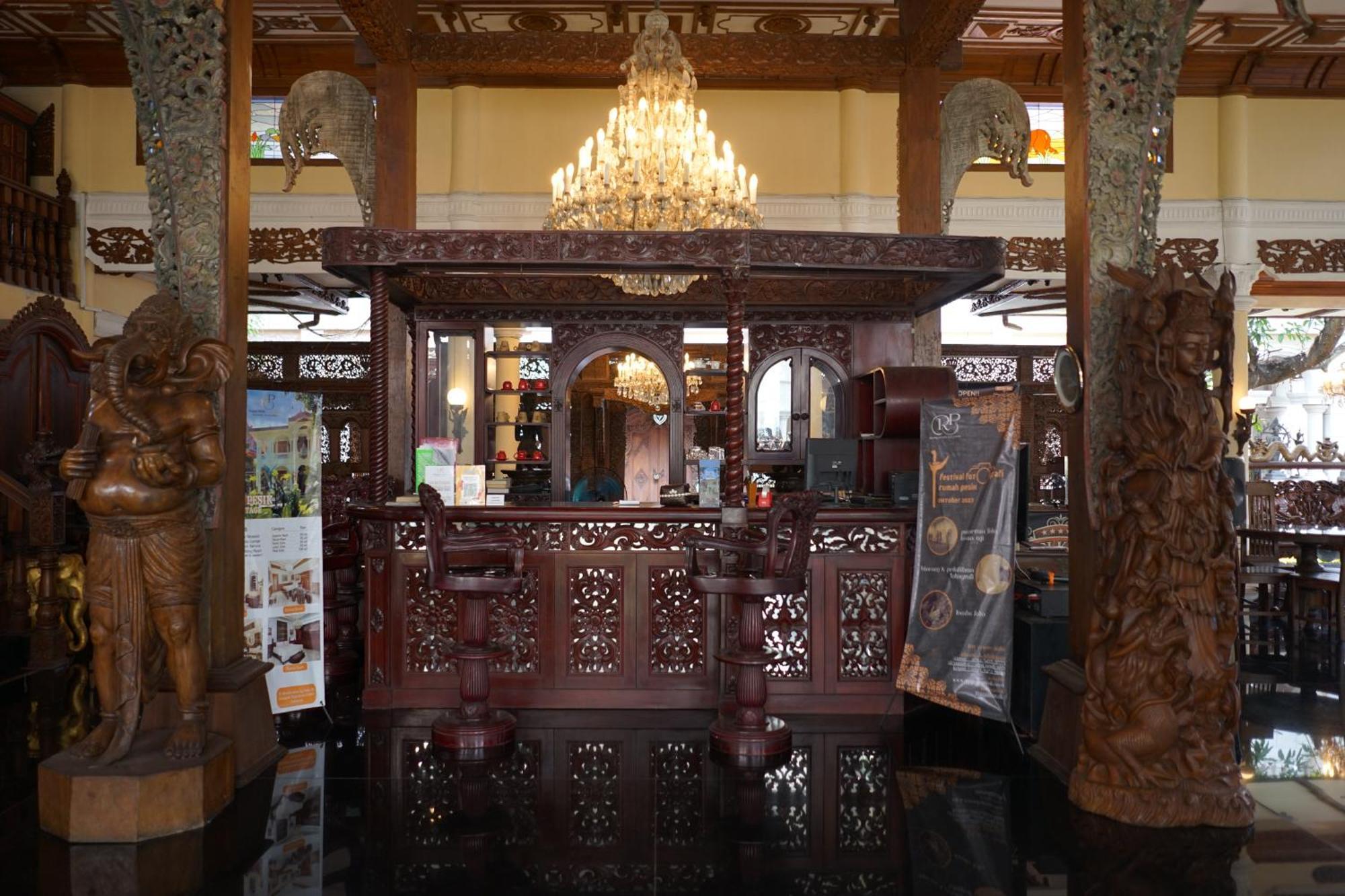 Rumah Pesik Art & Heritage Hotel Gondowulung ภายนอก รูปภาพ