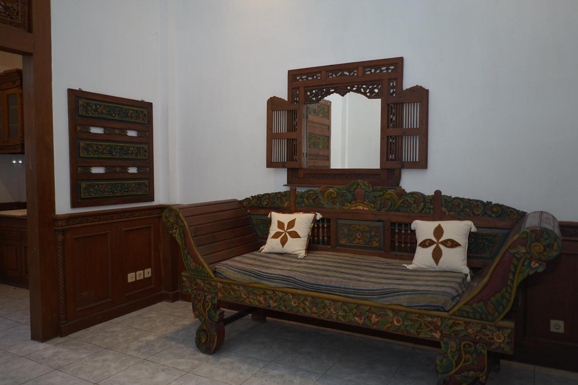 Rumah Pesik Art & Heritage Hotel Gondowulung ภายนอก รูปภาพ