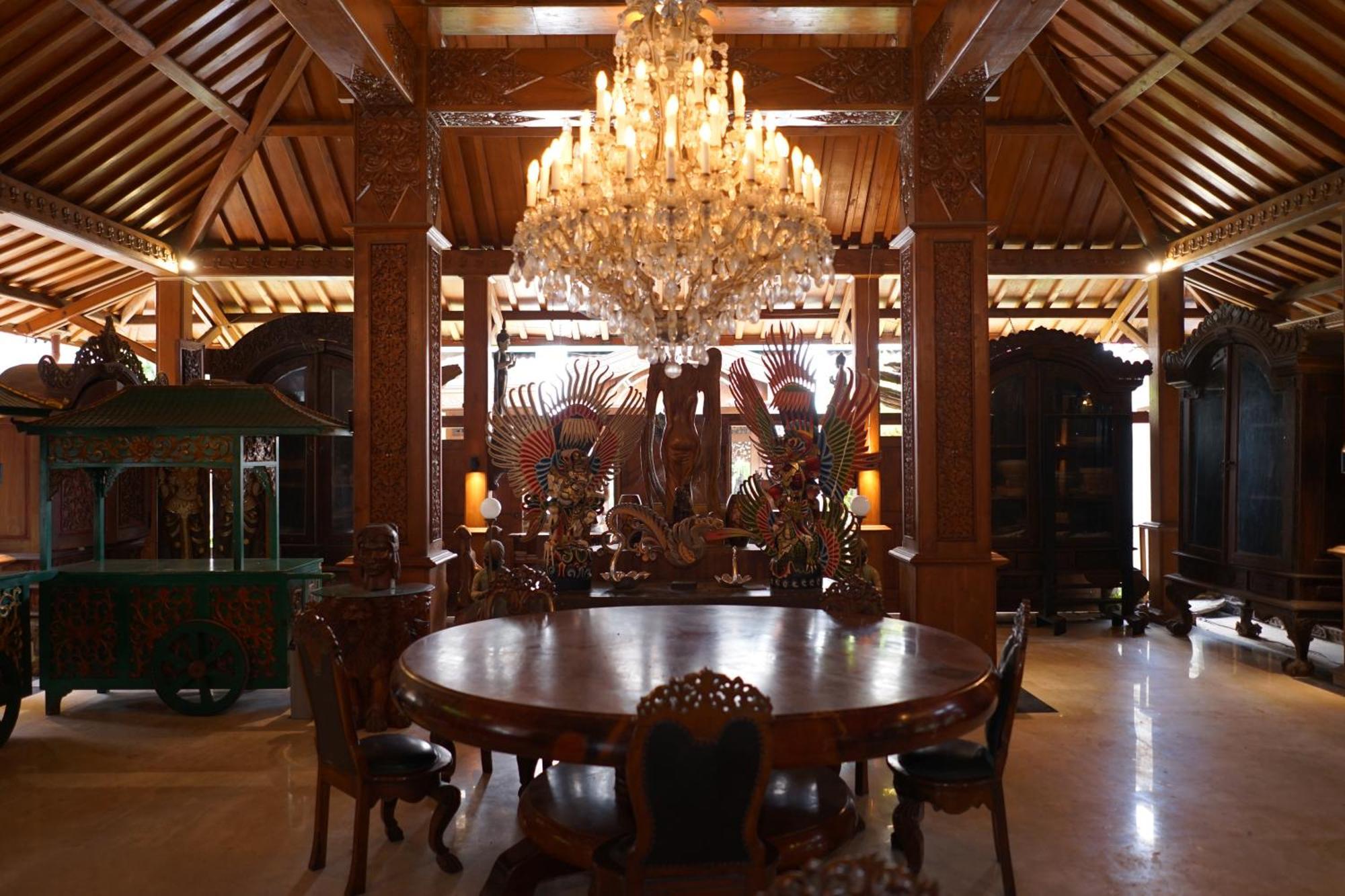 Rumah Pesik Art & Heritage Hotel Gondowulung ภายนอก รูปภาพ