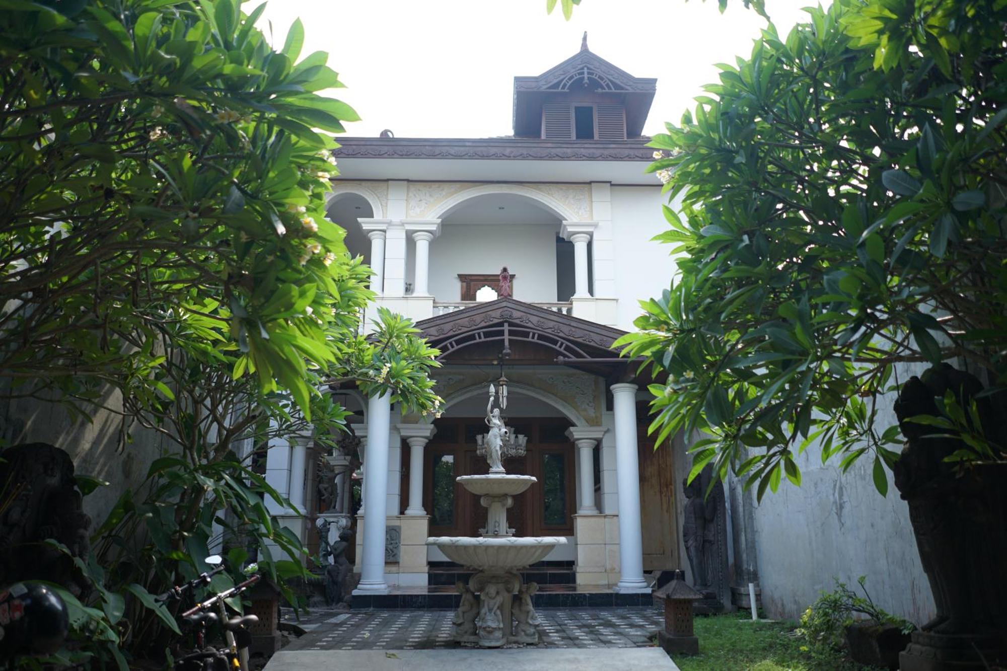 Rumah Pesik Art & Heritage Hotel Gondowulung ภายนอก รูปภาพ