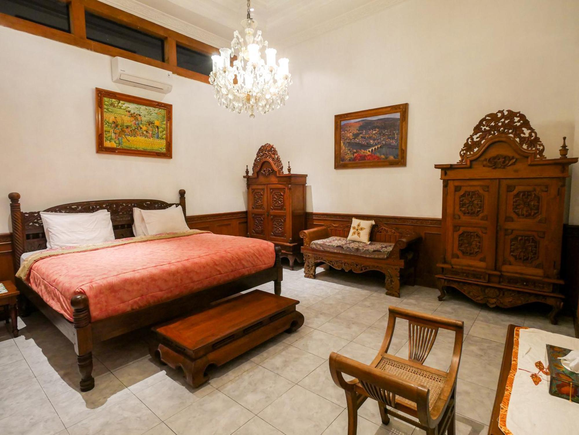 Rumah Pesik Art & Heritage Hotel Gondowulung ภายนอก รูปภาพ